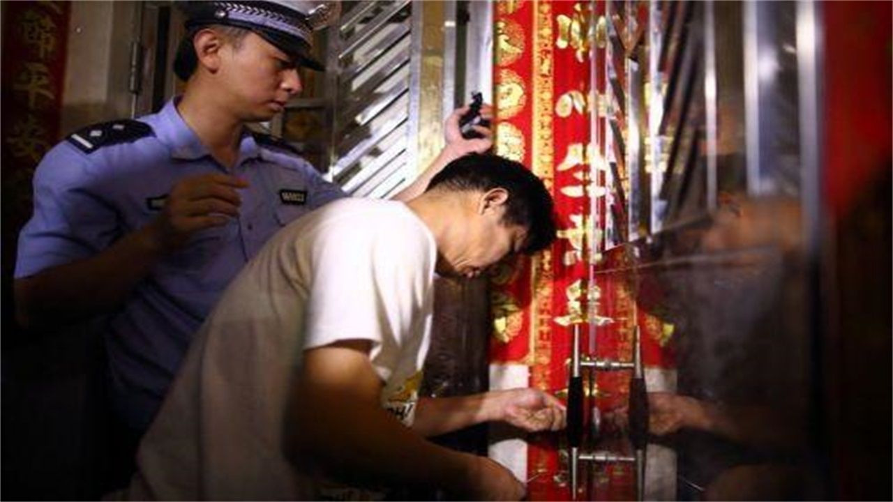 九龙请开锁师傅开了锁后，师傅